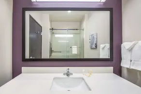 La Quinta Inn & Suites by Wyndham Enid - Salle de bain