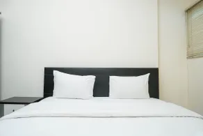 Cozy and Minimalist 2BR at Marbella Kemang Apartment By Travelio - Chambre
