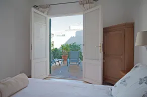 Voll ausgestattetes tolles Ferienhaus mit Terrasse, Grill und privatem Pool | Bergblick - Zimmer