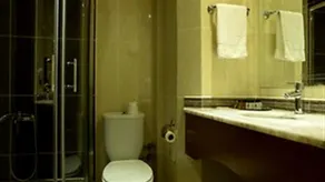 Issos otel - Badezimmer
