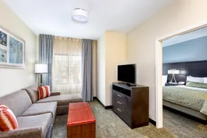 Staybridge Suites College Station by IHG - Chambre