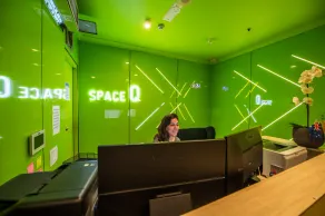Space Q Capsule Hotel - Lobby