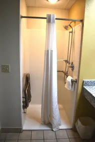 Quality Inn & Suites Kearneysville - Martinsburg - Salle de bain