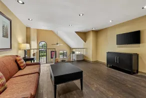 Suburban Studios Brentwood - Nashville - Hall