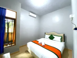 Homestay Syariah Dekat UII Kolam Renang Pribadi By Simply Homy - Habitación