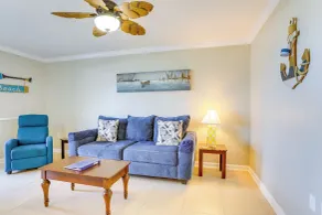 Gulf Getaway With Porch + Direct Beach Access! - Innvendig