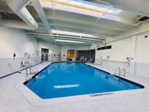 Holiday Inn Burlington Conference Centre by IHG - Piscine