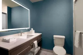 Home2 Suites by Hilton Bend - Badezimmer
