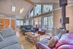 Spacious Family Escape: Walk to Lake Michigan! - Innenbereich