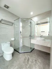 The LuxHomes Royal Apartment 193 Văn Cao - Badeværelse