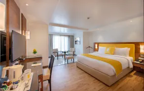 BloomSuites l Ahmedabad - Chambre