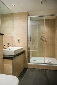 Leopold Hotel - Baño