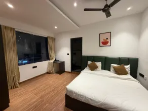 Hotel Kingdom Suites Near Elements Mall, Manyata Tech - Room