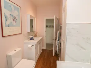 Lands House - Bathroom