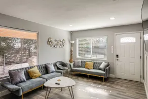 Bakersfield Home w/ Workspace, Near Hospitals - Innvendig