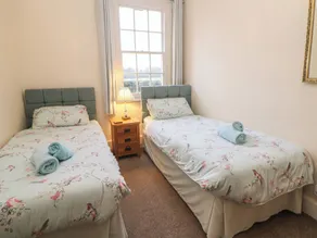 South Lodge - Longford Hall Farm Holiday Cottages - Room