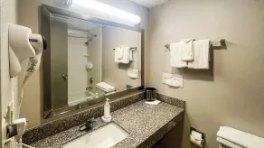 Studio 6 Suites Fremont, OH - Badezimmer