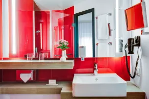 IntercityHotel Rostock - Bathroom