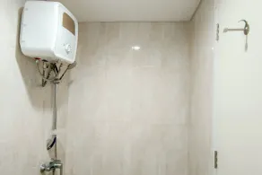 Practical Studio At Tamansari Skylounge Makassar Apartment - Bathroom