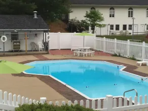 Merrill Farm Inn - Pool