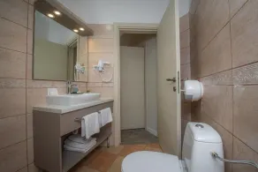Antika Guesthouse - Bathroom