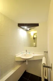 Brit Hotel Lyon Nord Dardilly - Salle de bain