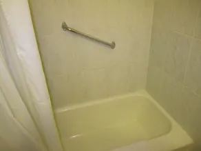 Canadiana Motel - Bathroom