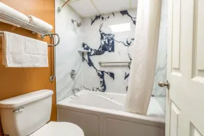 Quality Inn & Suites Corinth West - Zimmer