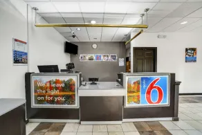Motel 6-Lawrenceville, NJ - Hall