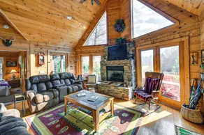 Rustic Fancy Gap Cabin w/ Blue Ridge Parkway Views - Innenbereich