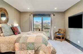 Moose Den Luxury Vacation Home at Windcliff home - Værelse