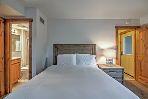 Northstar Resort Shuttle Access: Truckee Condo - Innvendig