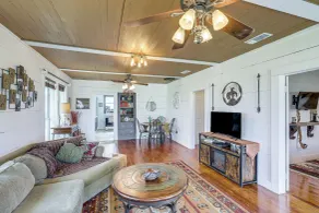 14 Acres w/ Pond Access: Farmhouse in Temple! - Interiør