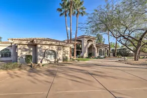 Lavish Paradise Valley Home w/ Sports Court & Pool - Innvendig
