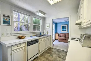 Unique Camden Waterfront w/ Spectacular Views! - Interiør