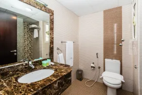 Flamingo Beach Hotel - Bathroom