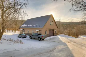 The Toasted Marshmallow Ski & Lake Game Barn - Interiör