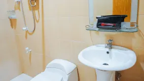 RedDoorz near Old Tagbilaran Airport - Salle de bain