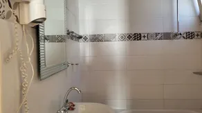 Quadruple Room Full View in Blue Apartment Mountain View - Bad