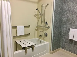 Hampton Inn & Suites Tulsa/Central - Room