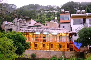Chải Eco House - Front of property