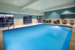 Holiday Inn Express & Suites Chico by IHG - Piscine
