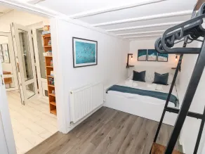 Topsails - Room