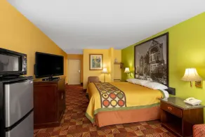 Super 8 by Wyndham Lake of the Ozarks - Habitación