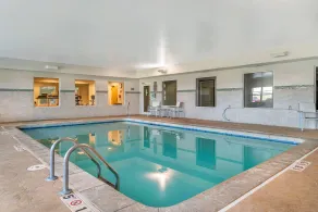 Country Inn & Suites by Radisson, Rossford - Toledo South - Pool