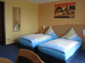 Hotel zur Burg Nürburg Large car park - Room