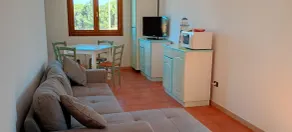 Modern 1 bed apartment sleep 3 sea view only 700mt from sea - Wohnzimmer