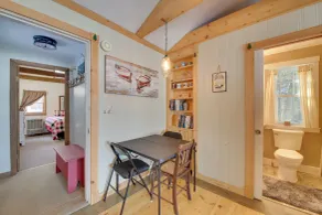 Palmyra Cottage w/ Deck on Whites Pond! - Interiør