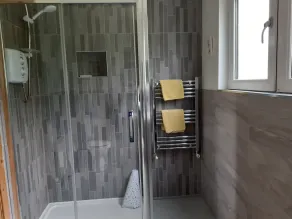 Cottage - Schlafmöglichkeiten für bis zu 6 & Whirlpool - Badezimmer