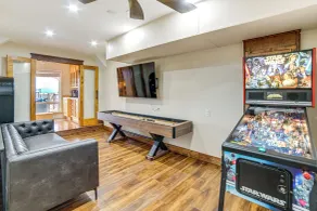 Waterfront Clear Lake Home w/ Game Room & Deck! - Interiör